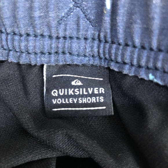 NWT Quicksilver Men’s Volley Swim Trunks - Picture 5 of 7